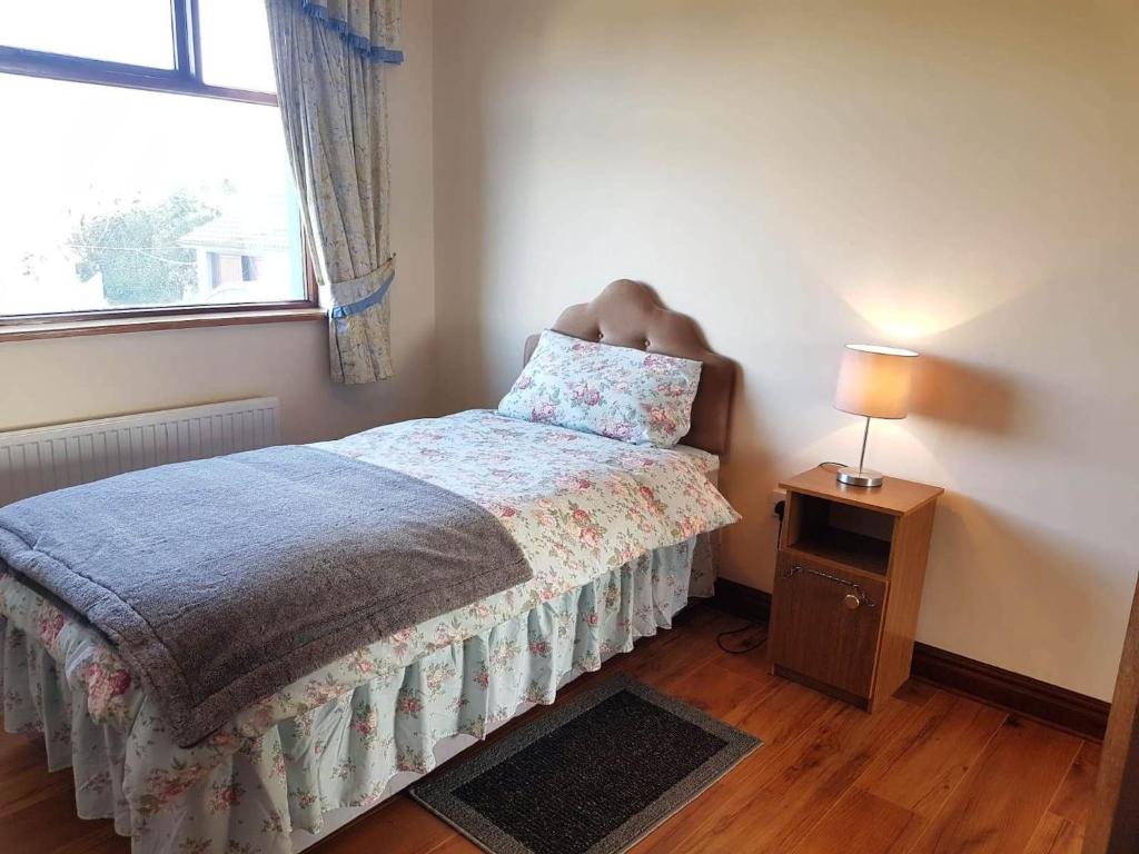 Postel nebo postele na pokoji v ubytování Pooreen House