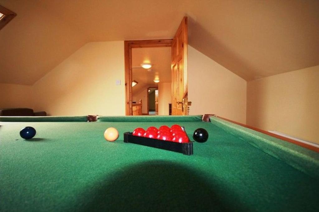 Biliár nebo kulečník v ubytování Pooreen House