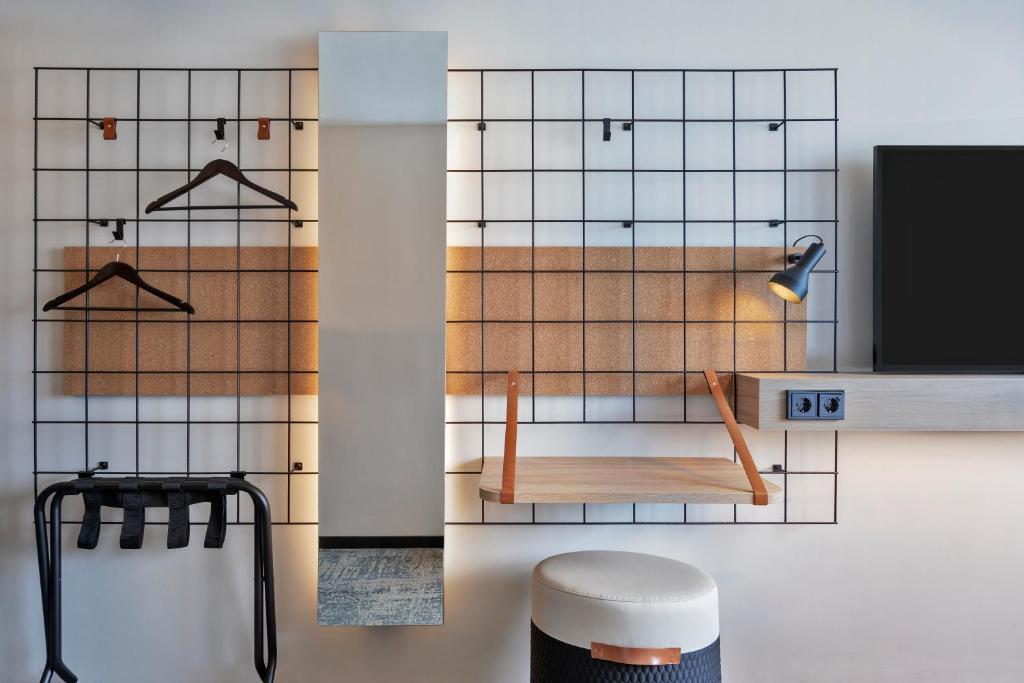 Moxy Hamburg Altona - Resim 3