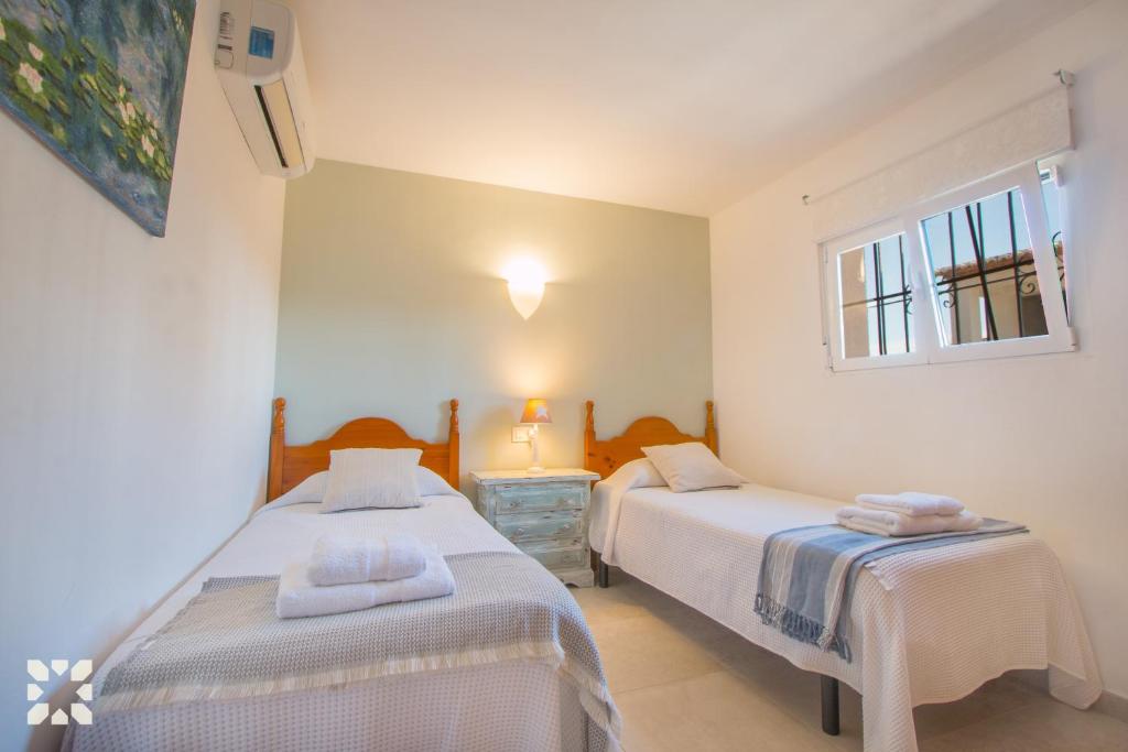 Postel nebo postele na pokoji v ubytování Villa Talaris by Abahana Villas