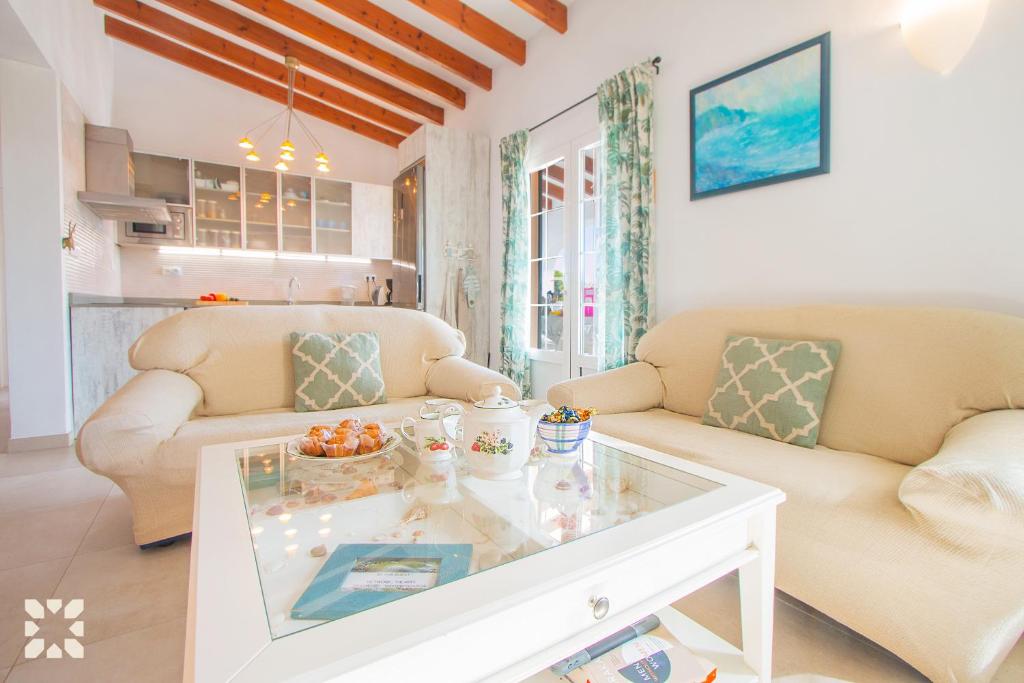 Posezení v ubytování Villa Talaris by Abahana Villas