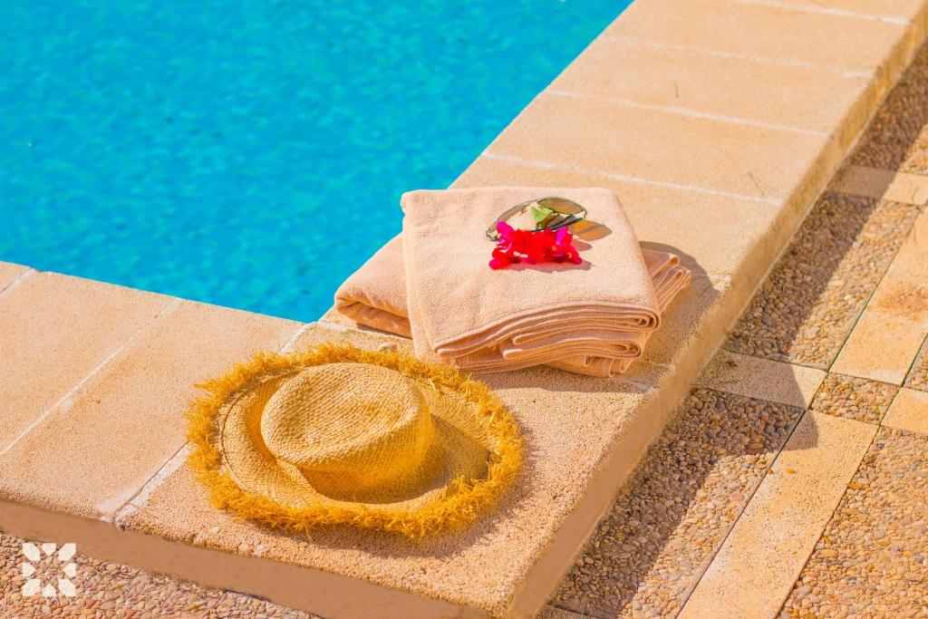 Bazén v ubytování Villa Talaris by Abahana Villas nebo v jeho okolí