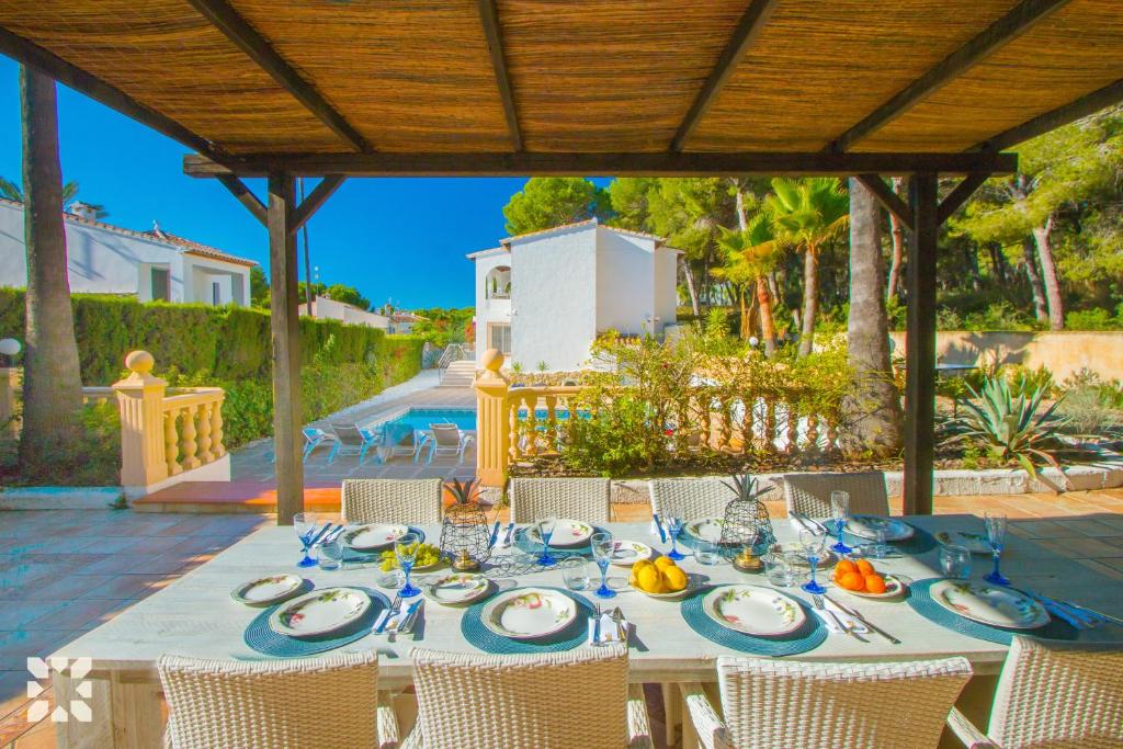Bazén v ubytování Villa Talaris by Abahana Villas nebo v jeho okolí