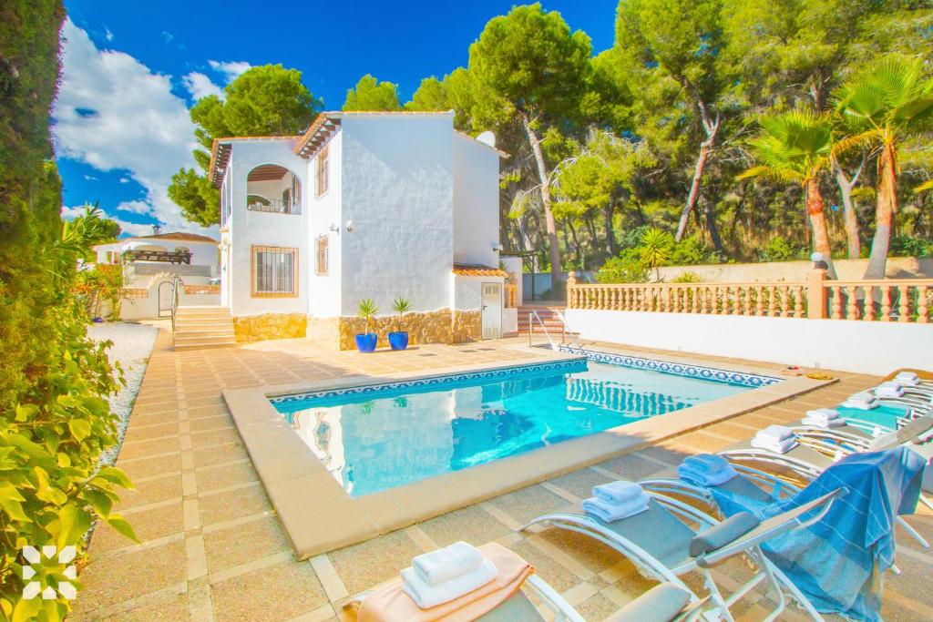 Bazén v ubytování Villa Talaris by Abahana Villas nebo v jeho okolí