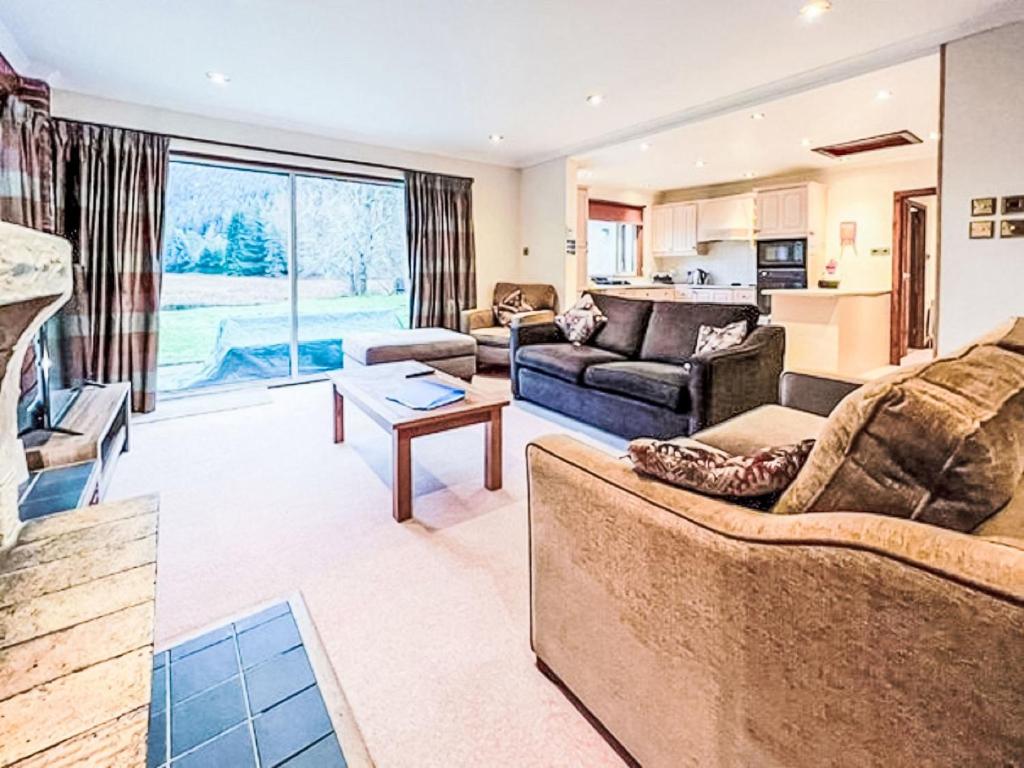 Χώρος καθιστικού στο Chalet Oich View by Interhome