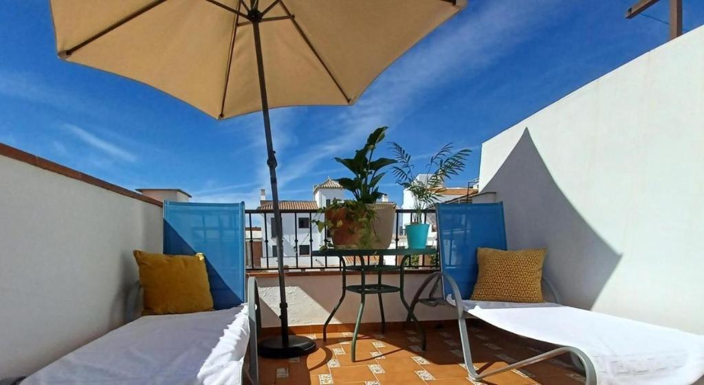 Un balcón o terraza de Tipica Casa En Frigiliana con patio y terraza