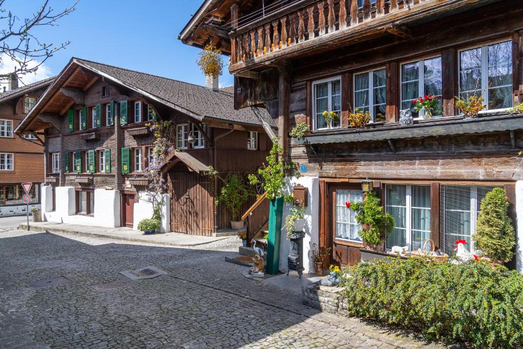 a wooden house with a fire hydrant in front of it at Apartment am schönen Brienzersee in Brienz