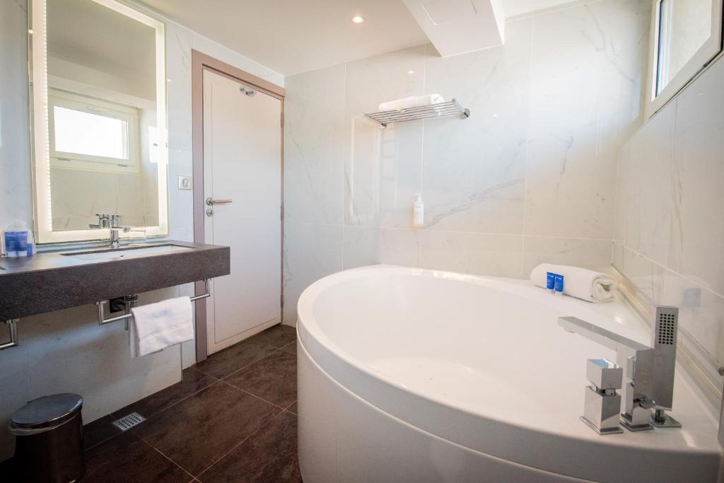 Splendid Hotel & Spa Nice - Resim 9