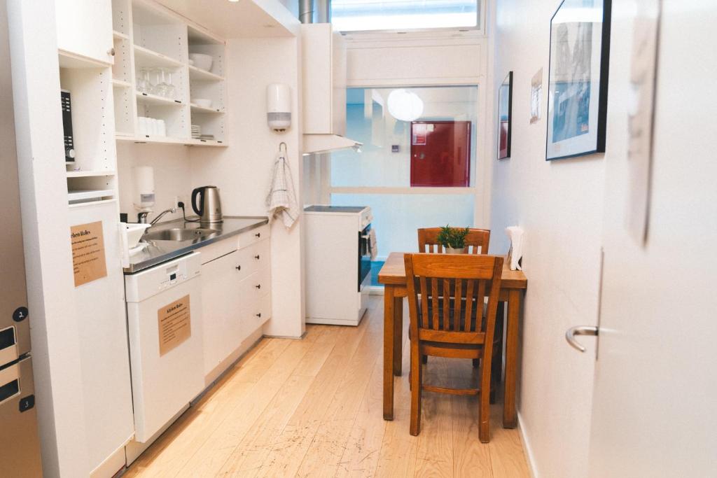 Kuchyň nebo kuchyňský kout v ubytování Danhostel Aarhus City