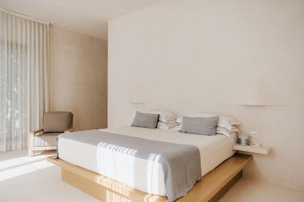 Ein Bett oder Betten in einem Zimmer der Unterkunft Virginia Rooftop Oasis Retreat