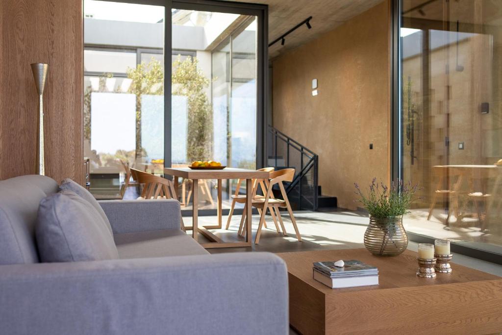 Posezení v ubytování Linear Cabanon Kallithea Luxury Villas