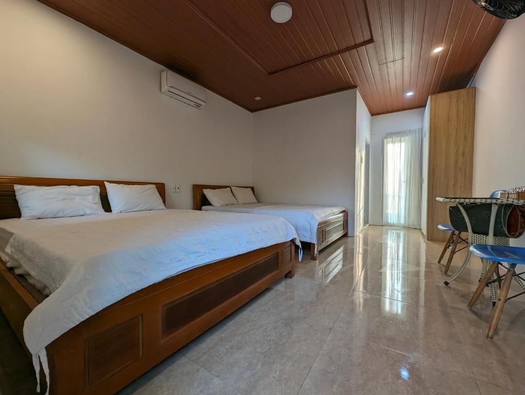 Tempat tidur dalam kamar di Biển Xanh Homestay