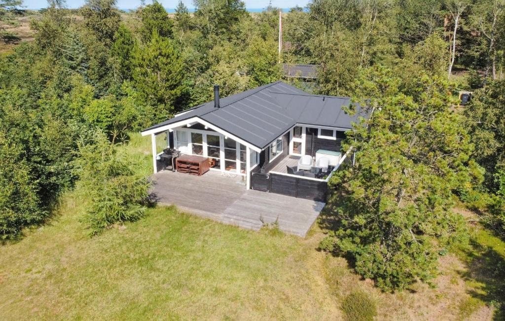 an overhead view of a house with a deck at Stunning Home In lbk With Kitchen in Ålbæk