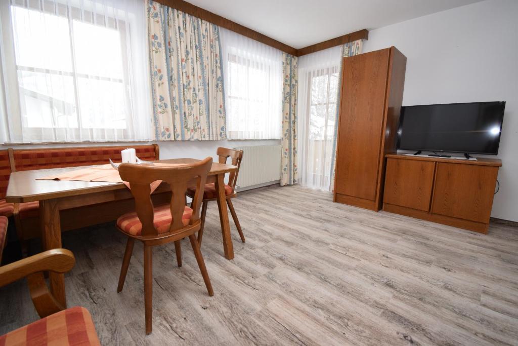 Telewizja i/lub zestaw kina domowego w obiekcie Landhaus Bichlbach
