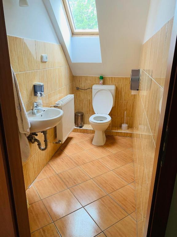 Koupelna v ubytování Balaton Grill Szállás Siófok