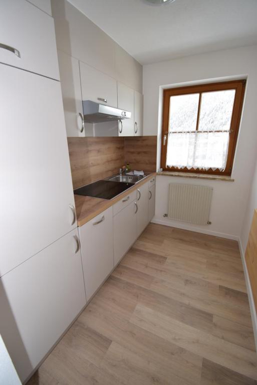 Kuchnia lub aneks kuchenny w obiekcie Landhaus Bichlbach