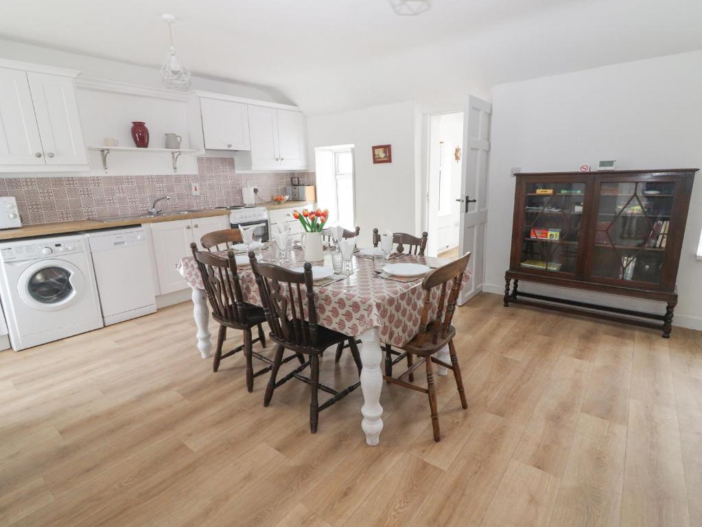 Kuchyň nebo kuchyňský kout v ubytování White Cottage