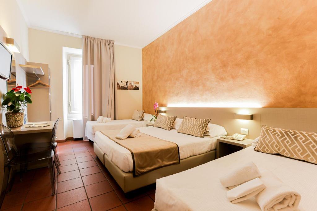 Postel nebo postele na pokoji v ubytování Albergo Firenze