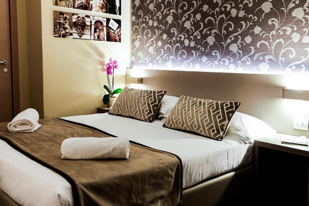 Postel nebo postele na pokoji v ubytování Albergo Firenze