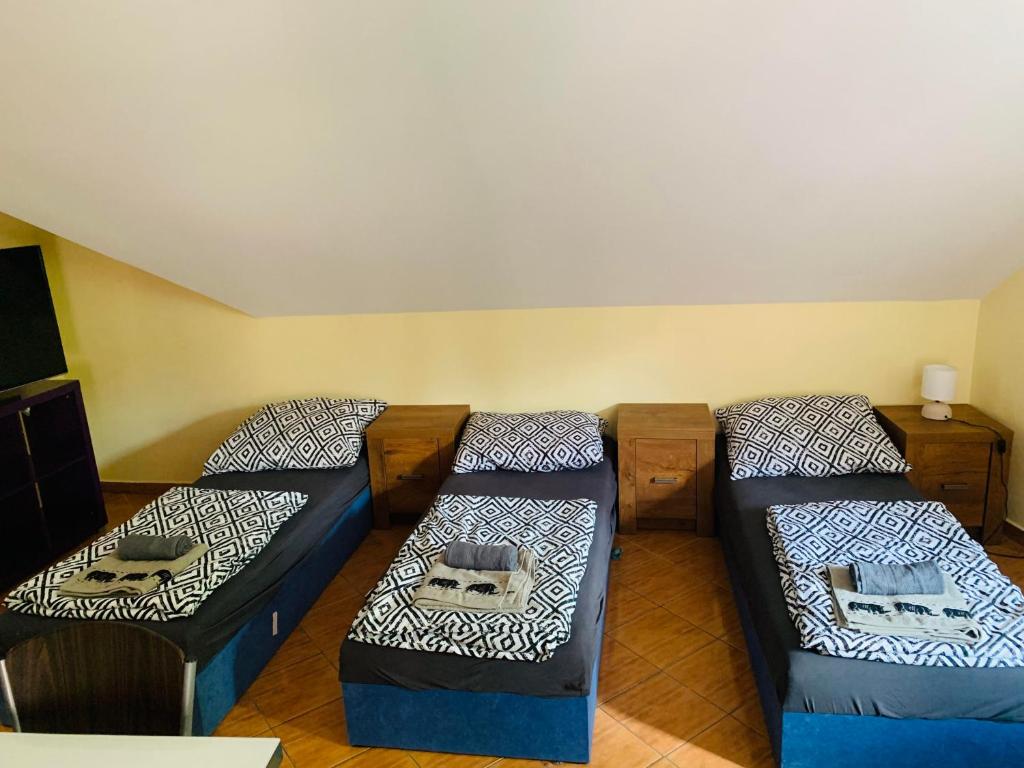 Postel nebo postele na pokoji v ubytování Balaton Grill Szállás Siófok