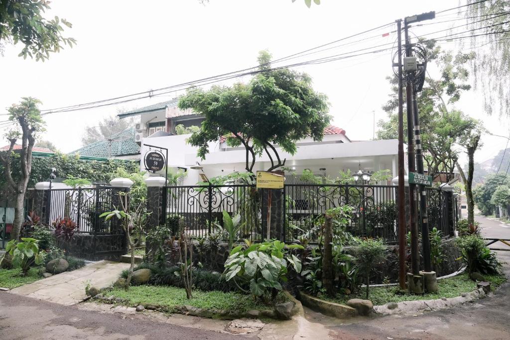 Zahrada ubytování Kirana Guest House Bogor