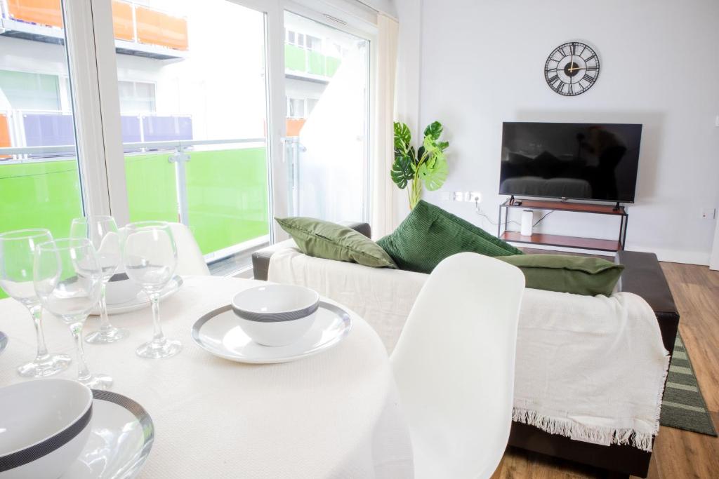 a white living room with a white table and chairs at Central 2 Bed Flat - Leeds City Centre - For Relocatlors, Professionals in Leeds