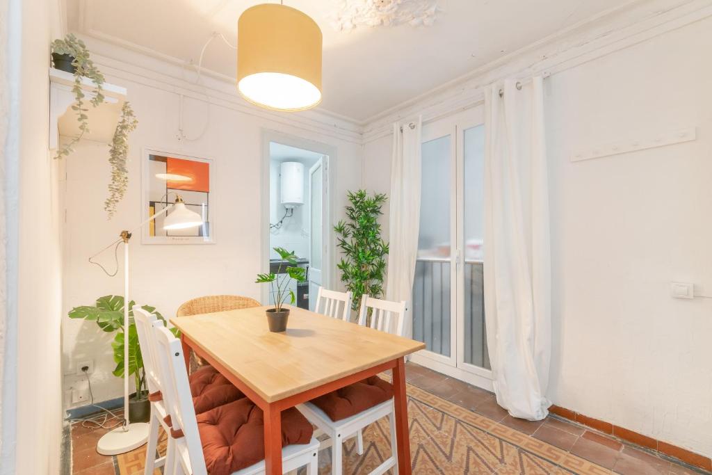 a kitchen and dining room with a wooden table at VEGUER in Barcelona