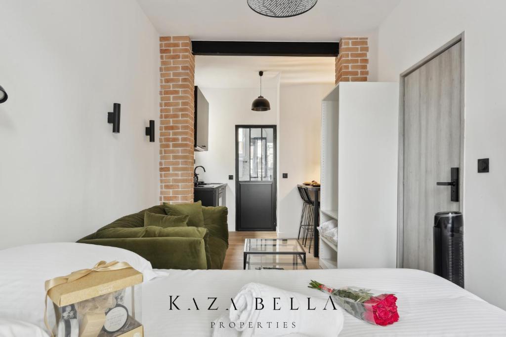 Ένα ή περισσότερα κρεβάτια σε δωμάτιο στο KAZA BELLA - Maisons Alfort 2 Cosy studio