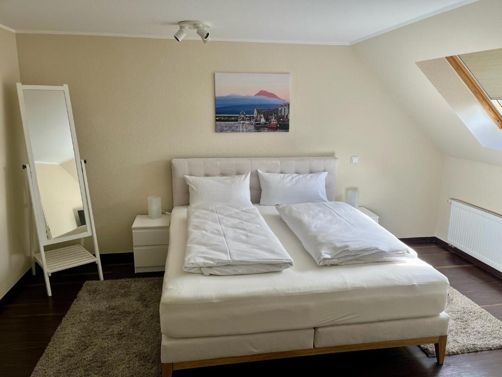 Postel nebo postele na pokoji v ubytování Troll's Brauhaushotel