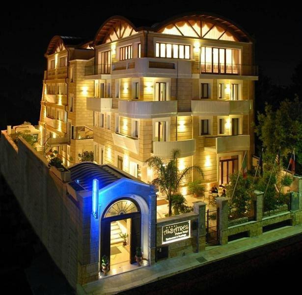 Budova, kde se hotel nachází