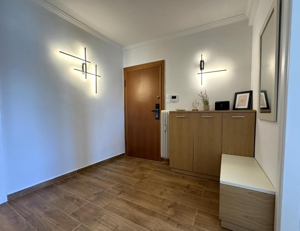 Kuchyň nebo kuchyňský kout v ubytování Piraeus center sea view apartment