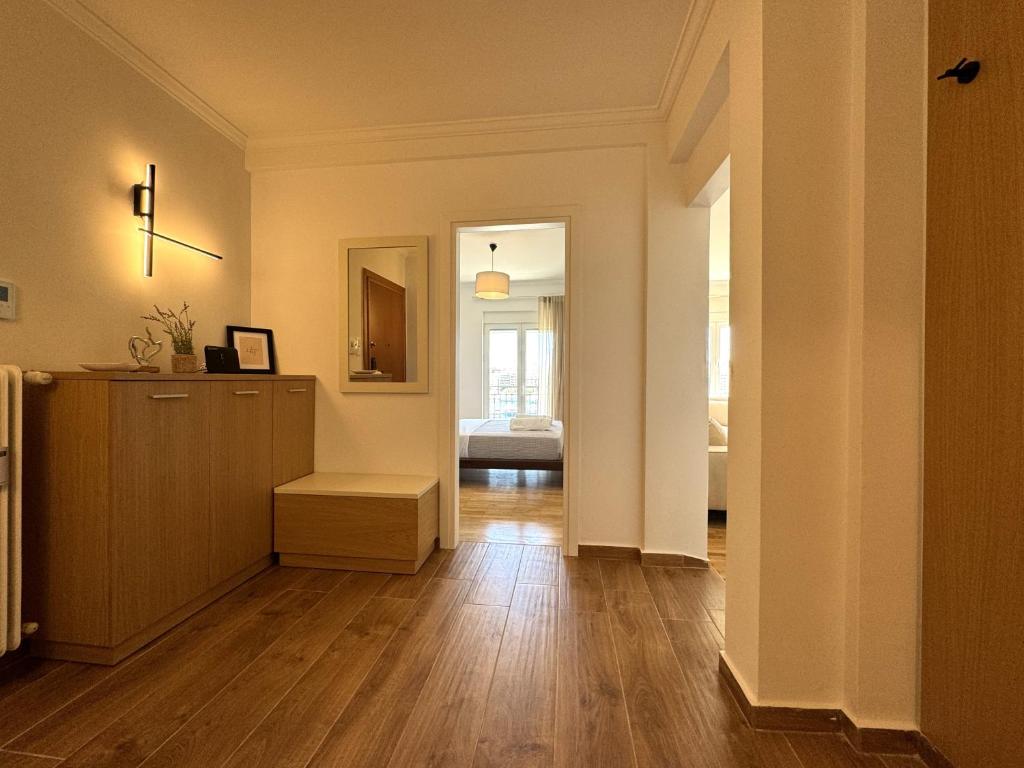 Postel nebo postele na pokoji v ubytování Piraeus center sea view apartment