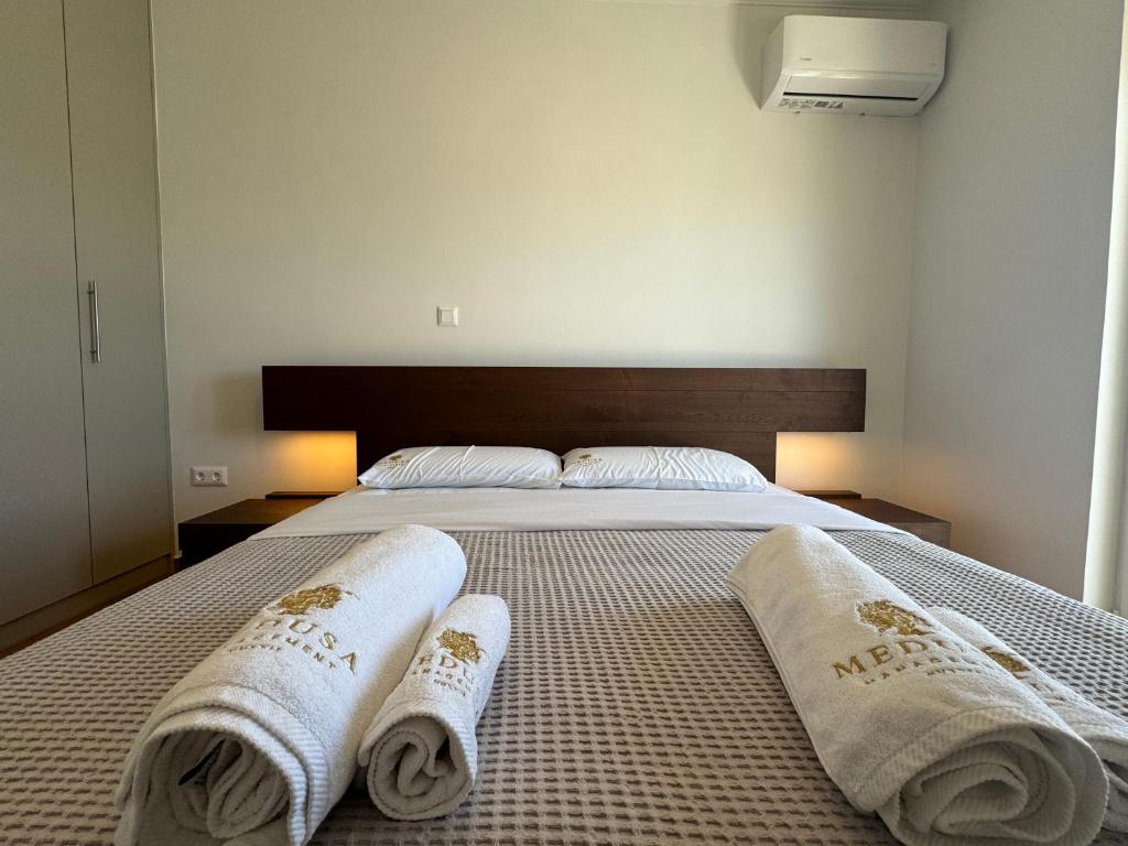 Postel nebo postele na pokoji v ubytování Piraeus center sea view apartment