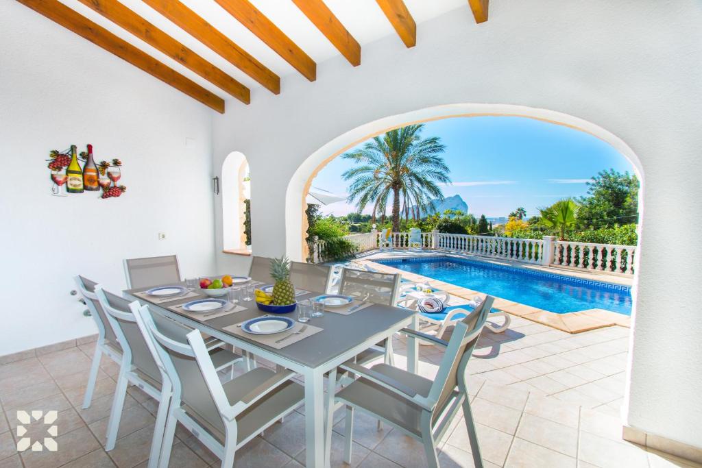 The swimming pool at or close to Villa Soleada by Abahana Villas