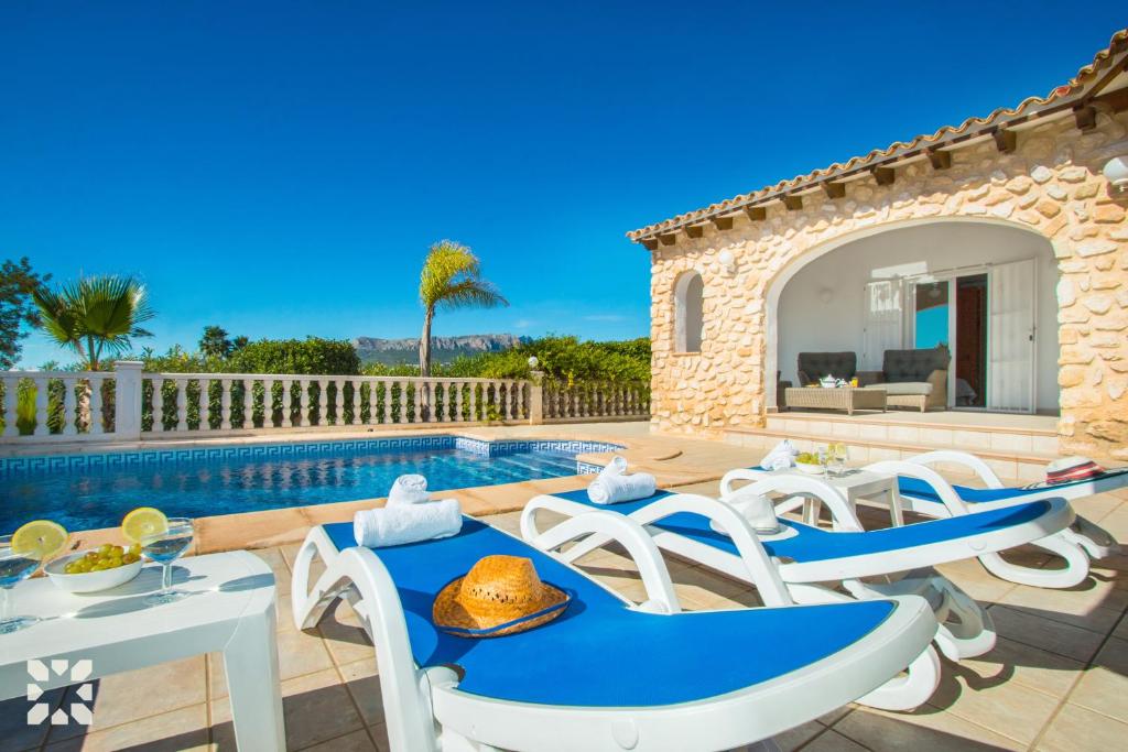 The swimming pool at or close to Villa Soleada by Abahana Villas