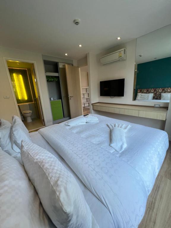 Grande Caribbean Condo by Somphong - Two-Bedroom Suite