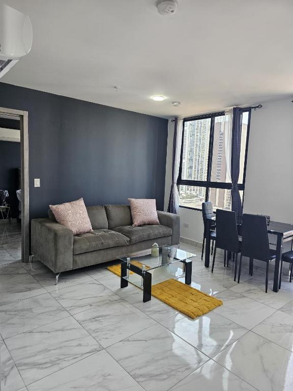Posezení v ubytování Entire Apartment Accommodation Downtown Panama