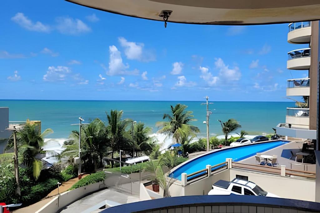 a view of the ocean from the balcony of a resort at Prédio à beira-mar, na melhor localização do Rio Vermelho. in Salvador