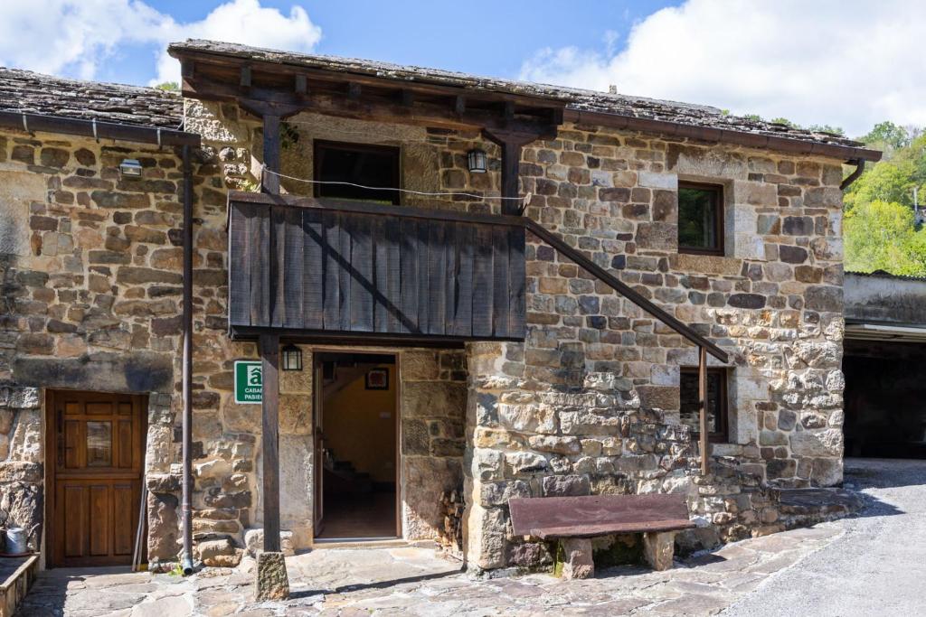 an old stone building with a bench in front of it at La Plazuca Cerrucao in Selaya