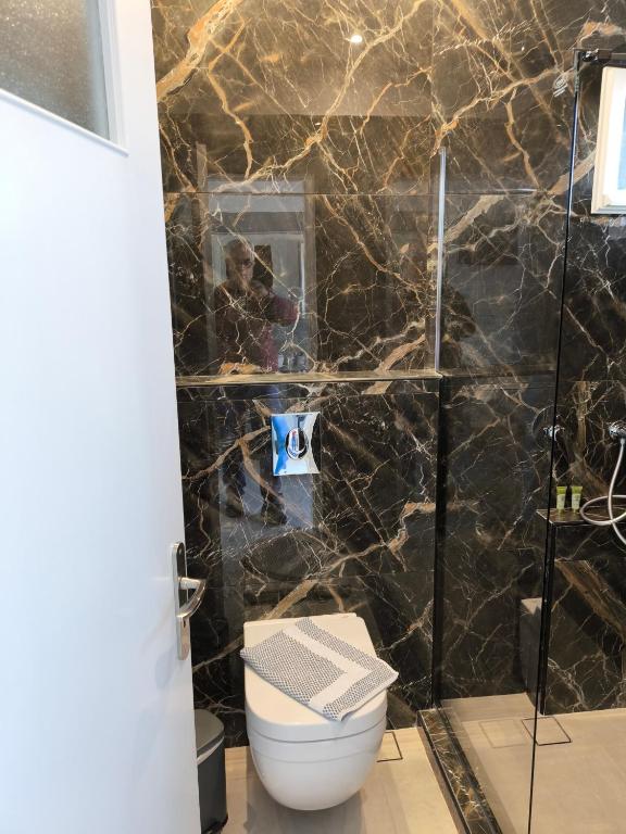 Bagno di Mary Rooms