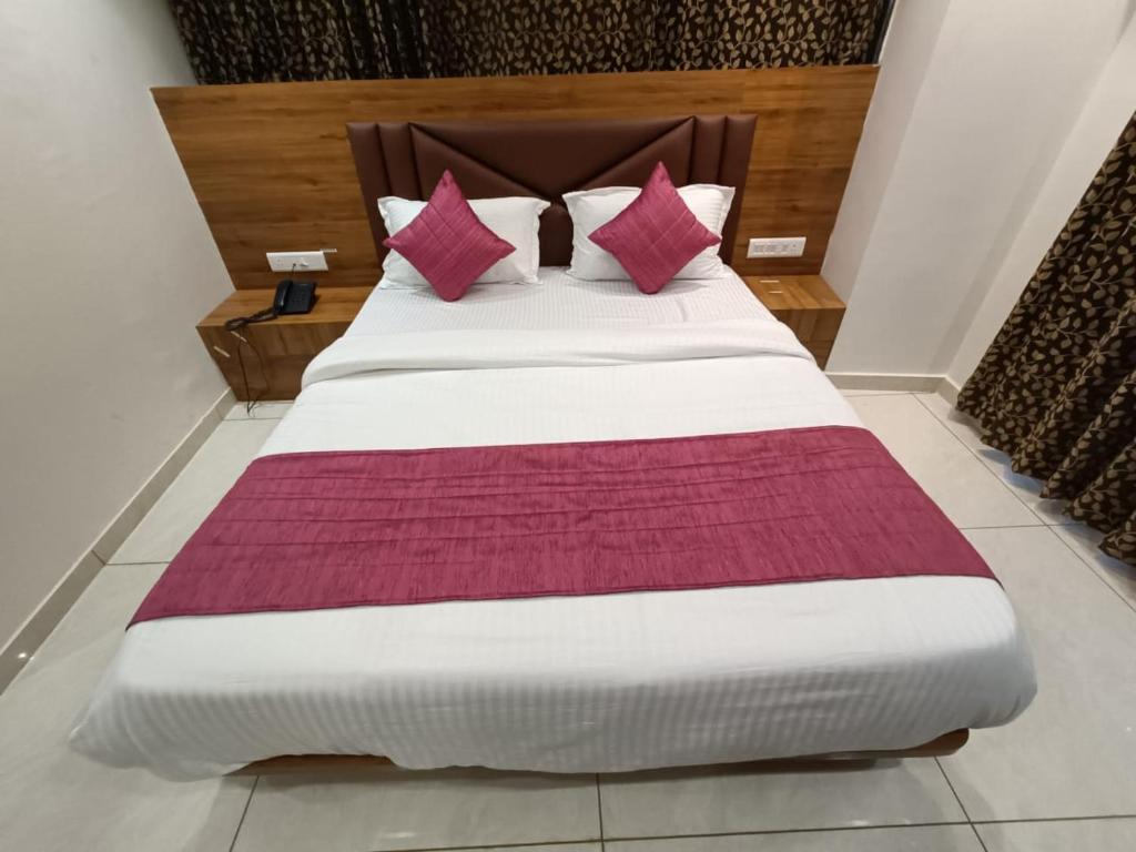 Postel nebo postele na pokoji v ubytování Hotel RK ICON
