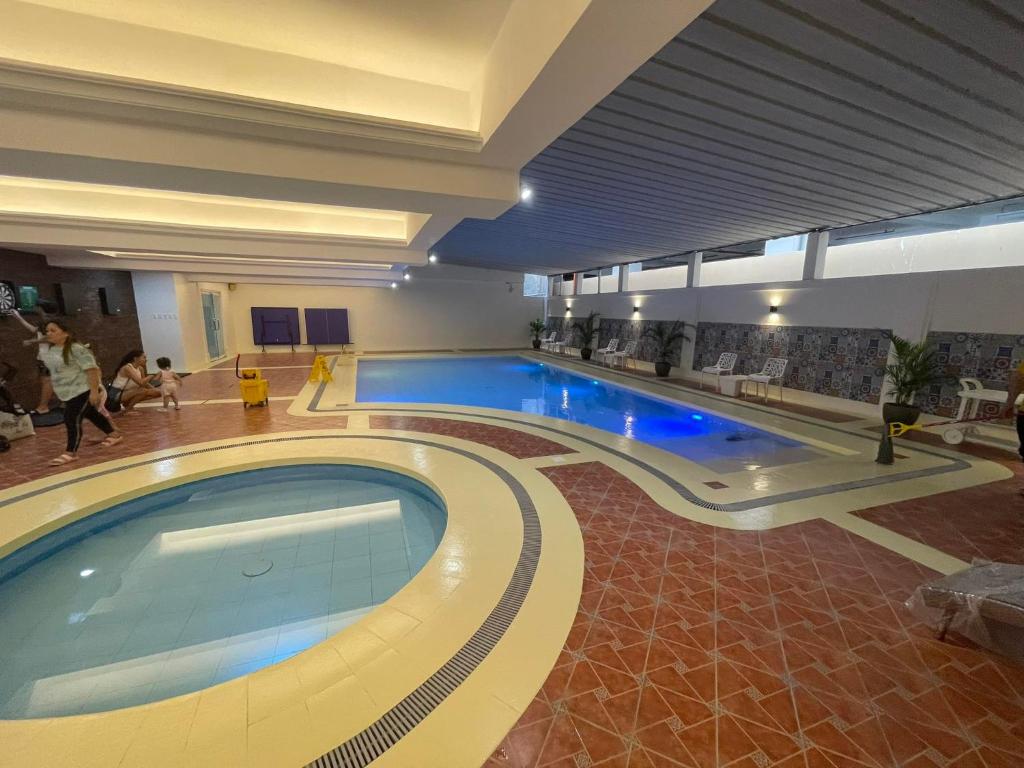 Burgundy McKinley Place Service Apartment - 精品室2109