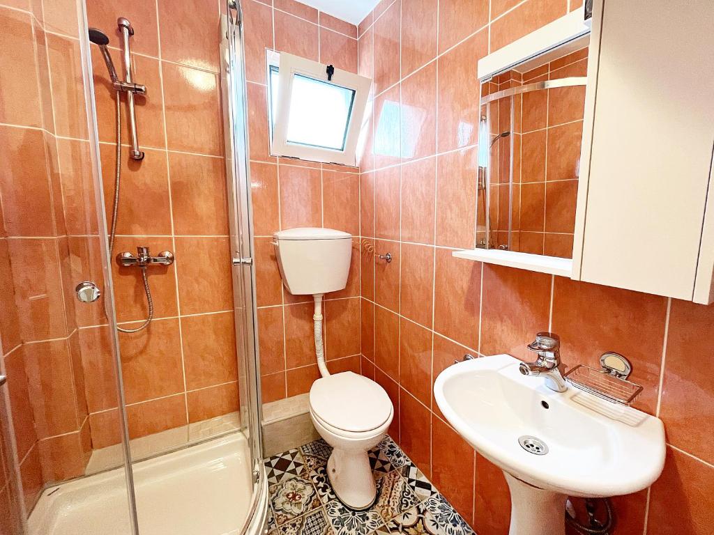 Kopalnica v nastanitvi Apartmani Novkovic
