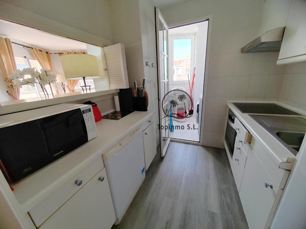 Kuchyň nebo kuchyňský kout v ubytování Puerto Marina - Scandinavian 1 bedroom apartment