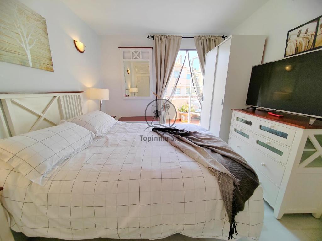 Postel nebo postele na pokoji v ubytování Puerto Marina - Scandinavian 1 bedroom apartment