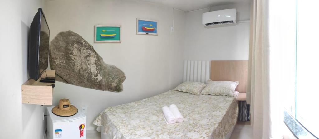 Tempat tidur dalam kamar di Suítes Do Forno