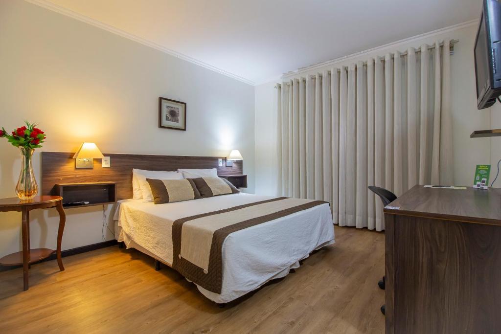 Cama ou camas em um quarto em Hotel Golden Park Ribeirão Preto by Nacional Inn
