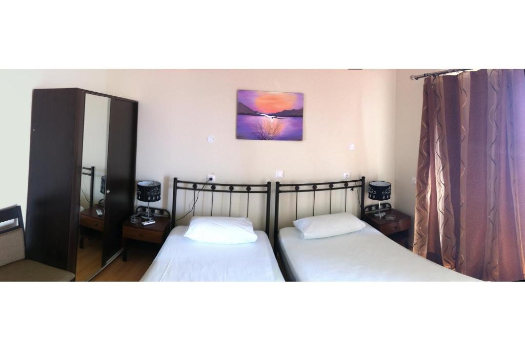 Postel nebo postele na pokoji v ubytování Ariadni Hotel Arvi by Estia