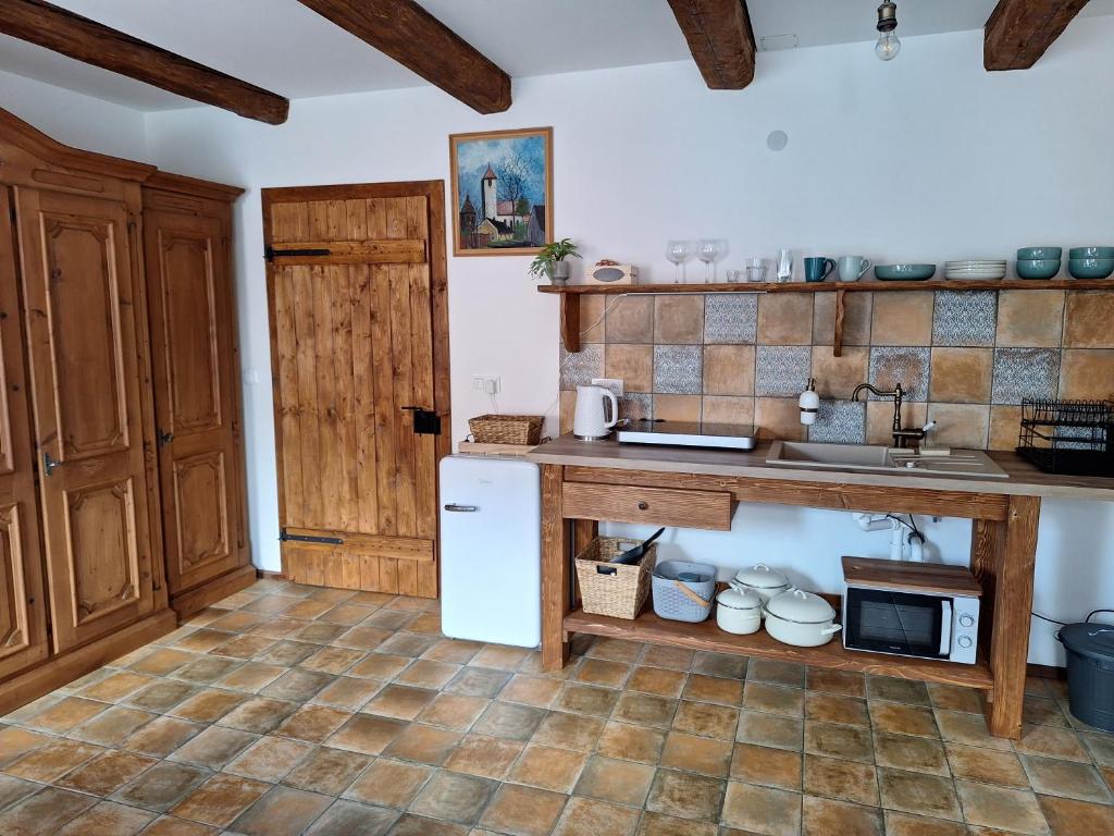 Kuchyň nebo kuchyňský kout v ubytování Apartmány Ve starém pivovaru