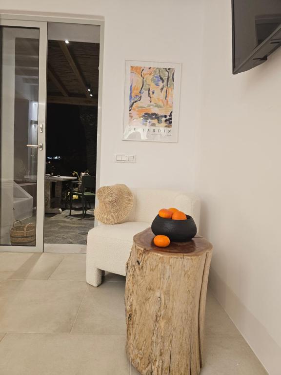 TV a/nebo společenská místnost v ubytování Levantes House Mykonos